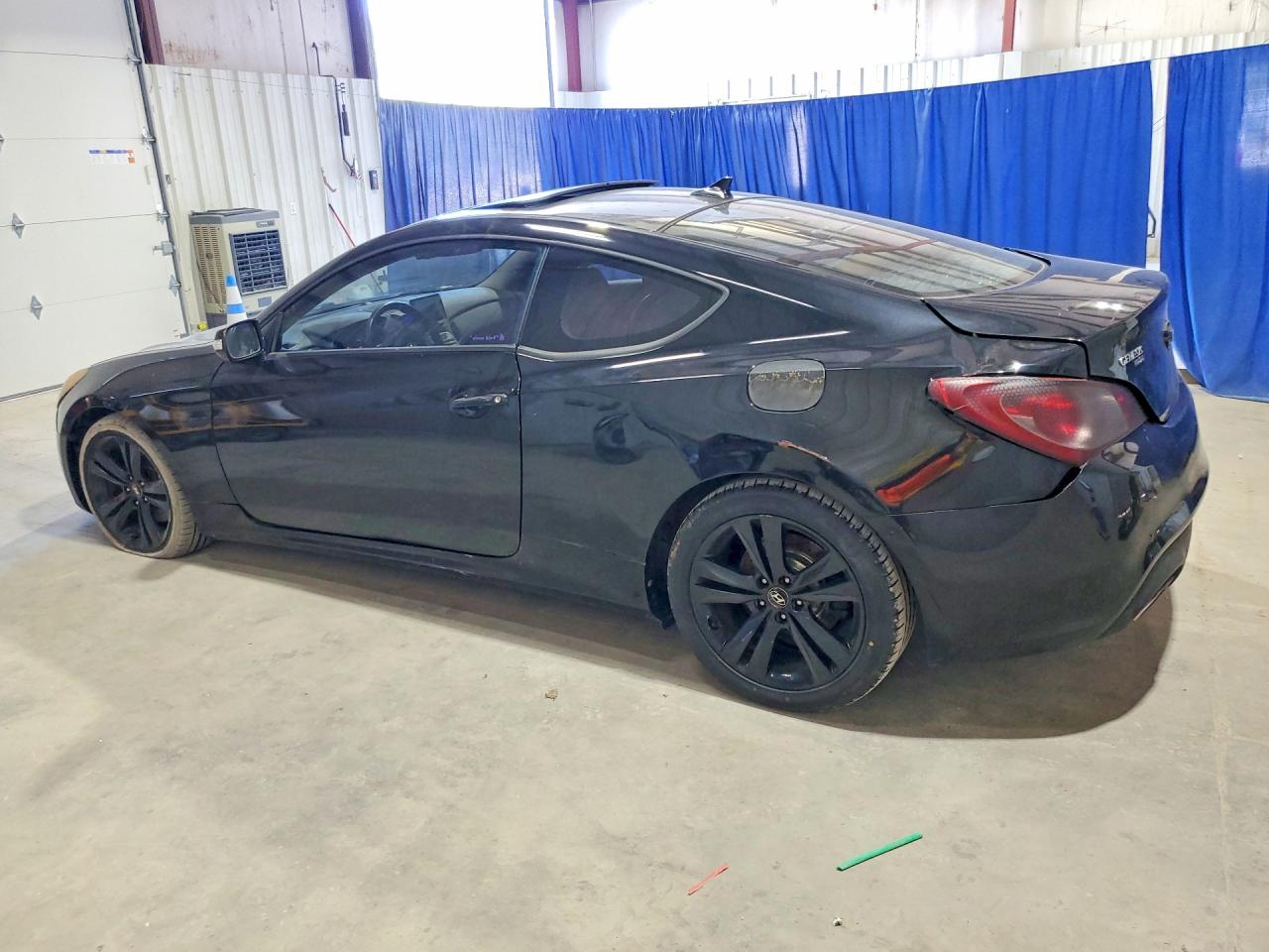 2010 Hyundai Genesis VIN KMHHU6KH5AU003513 photo 2