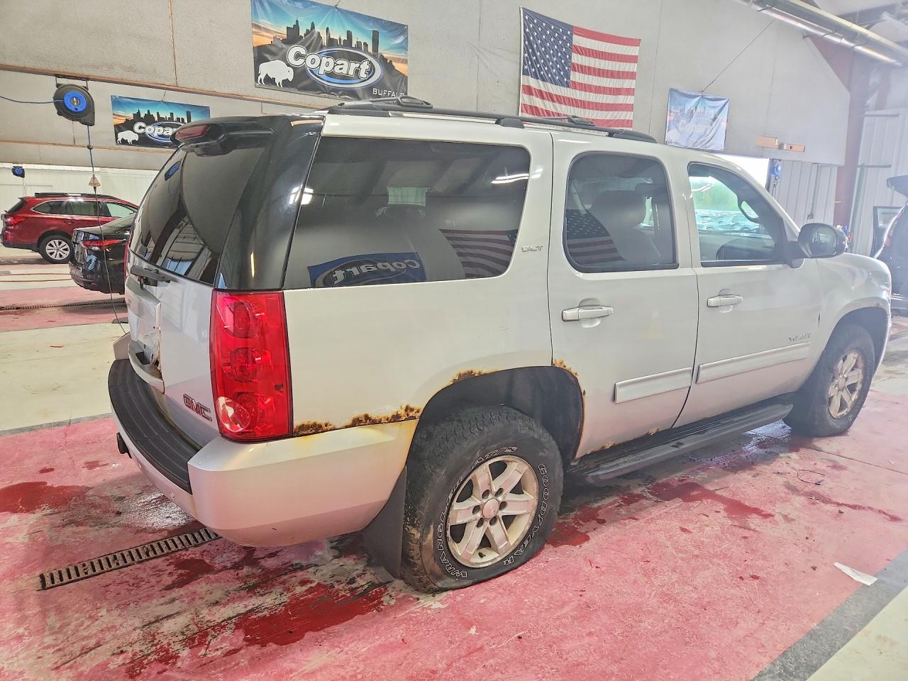 2010 GMC Yukon VIN 1GKUKCE07AR216824 photo 3