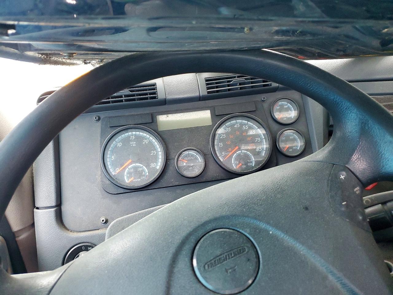 2018 FREIGHTLINER All other VIN 3AKBGADV1JDJU2441 photo 8
