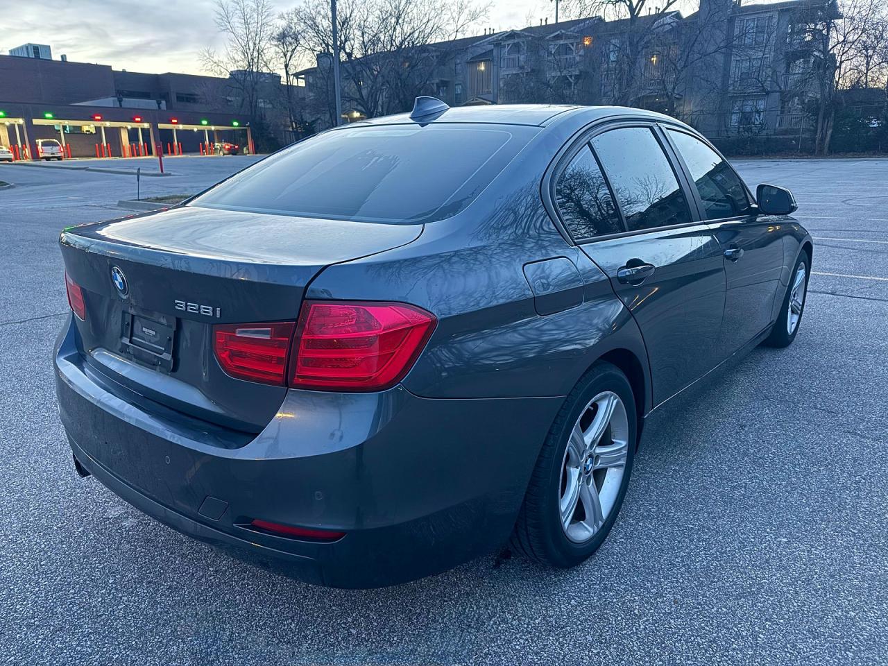 2012 BMW 3 series VIN WBA3C1C54CF430078 photo 4