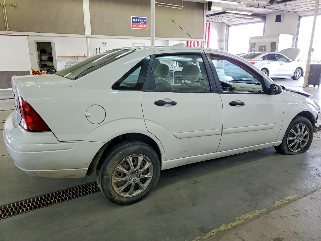 2004 Ford Focus VIN 1FAHP34364W178105 photo 3