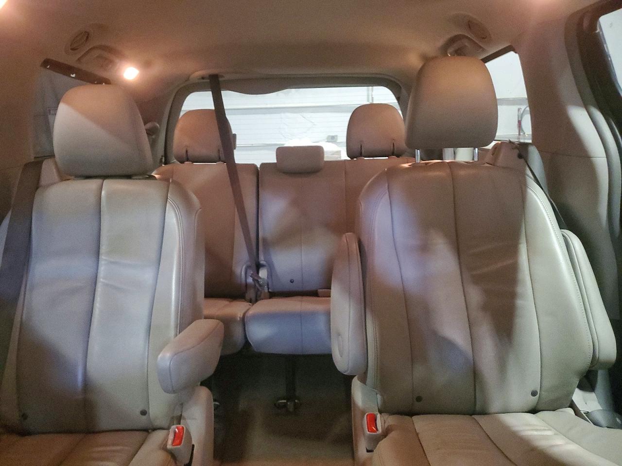 2014 Toyota Sienna VIN 5TDDK3DC8ES093341 photo 10