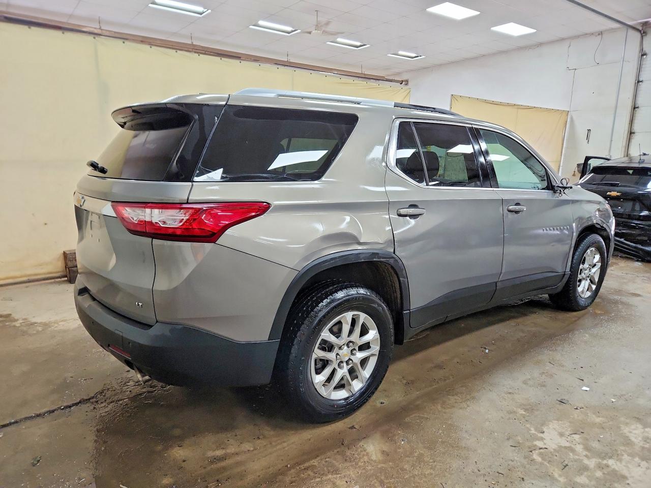 2018 Chevrolet Traverse VIN 1GNERGKW6JJ167178 photo 3