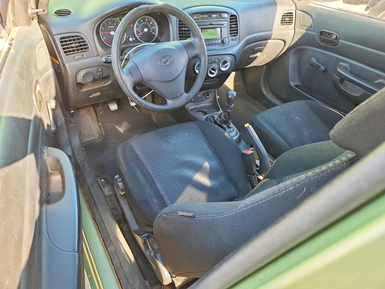 2009 Hyundai Accent VIN KMHCM36C49U122110 photo 8