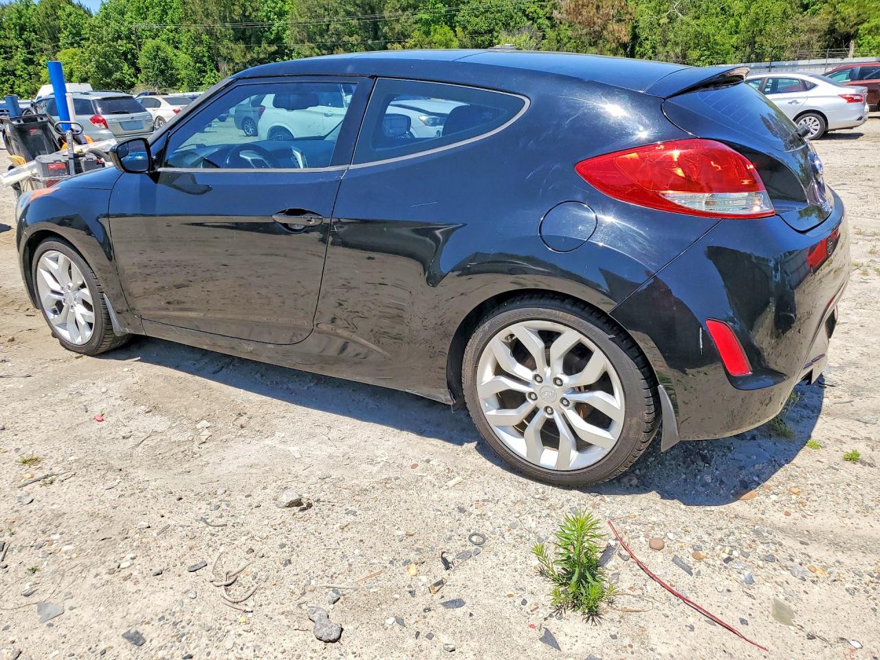 2015 HYUNDAI Veloster VIN KMHTC6AD8FU225465 photo 2
