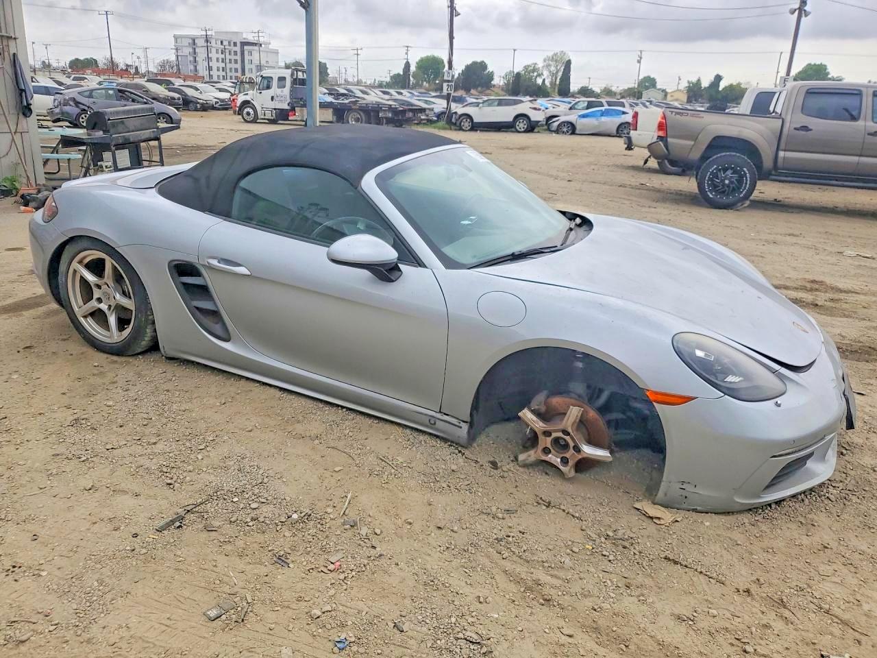 2017 Porsche Boxster VIN WP0CA2A80HS220216 photo 4