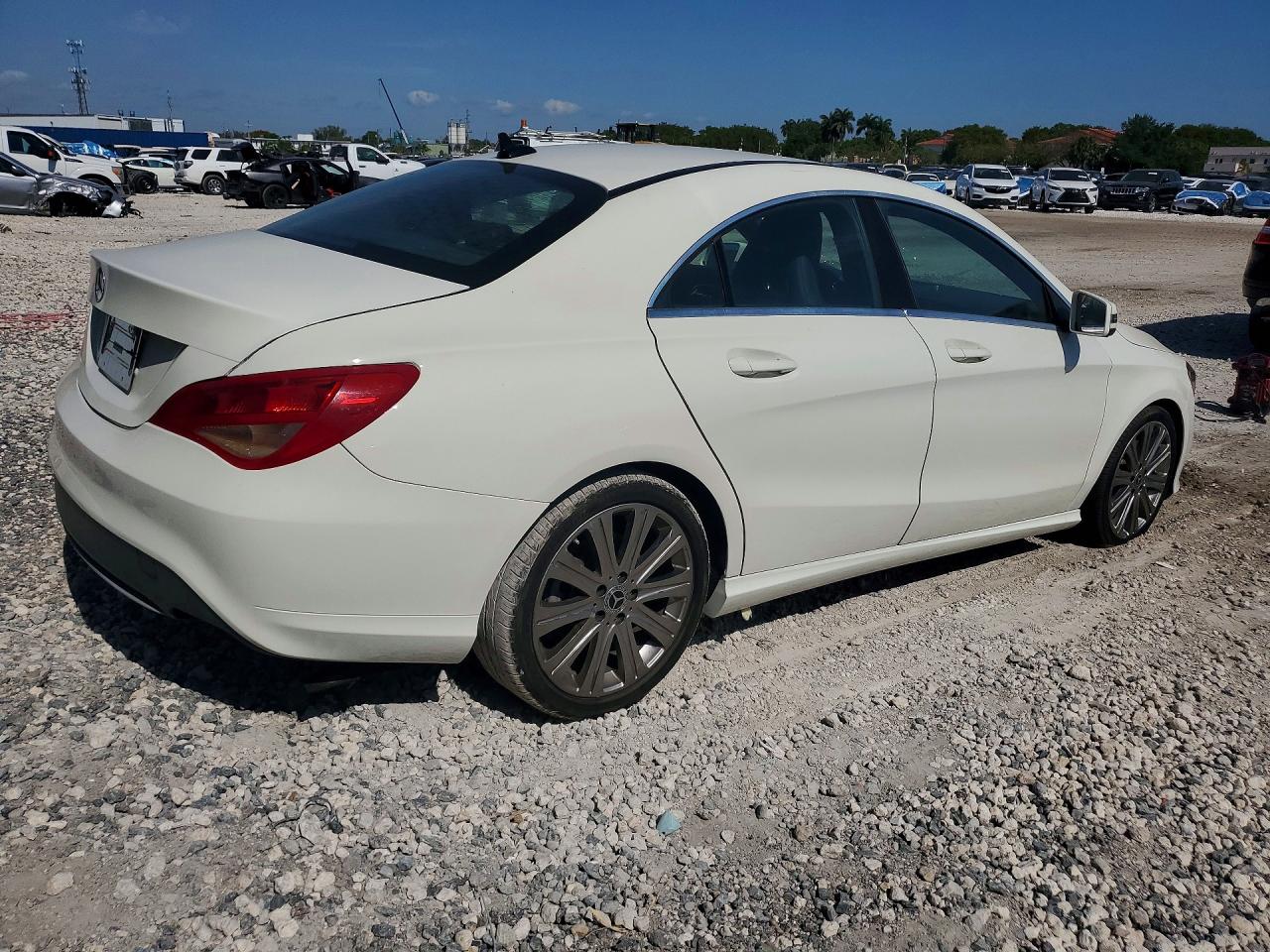 2018 Mercedes-Benz Cla-class VIN WDDSJ4EB9JN571200 photo 3