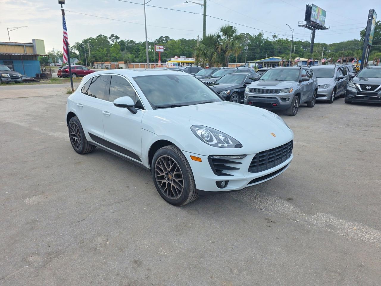 2018 Porsche Macan VIN WP1AB2A53JLB33385 photo 1