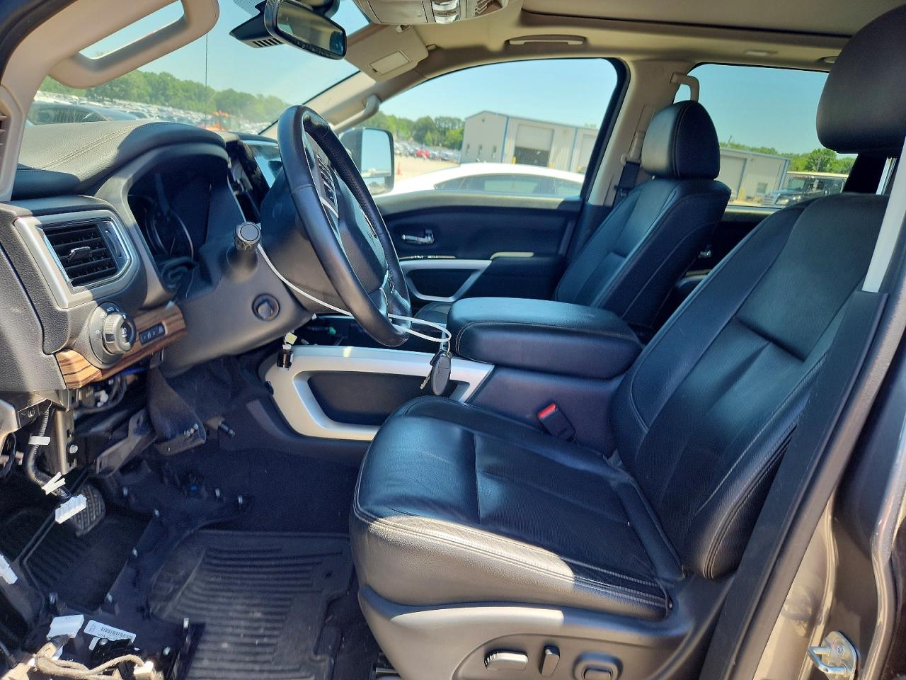 2020 Nissan TITAN VIN 1N6AA1EDXLN509570 photo 7