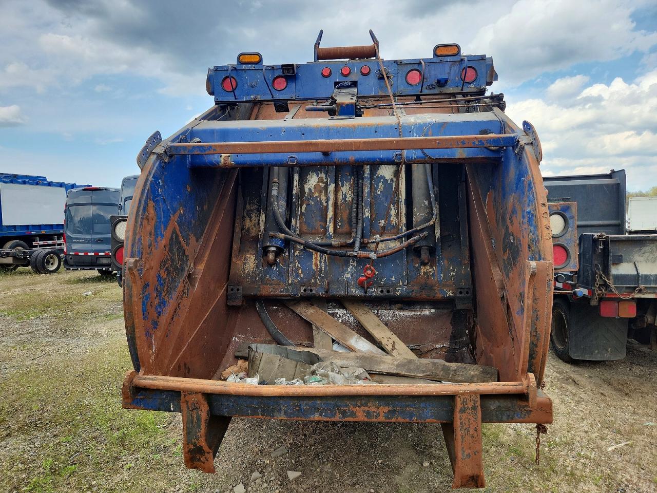 2011 MACK All other VIN 1M2AV02C8BM008450 photo 6