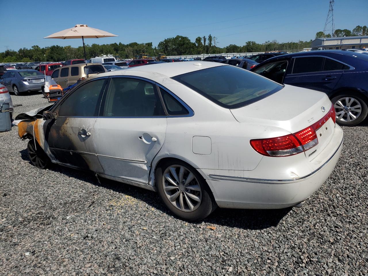 2007 HYUNDAI Azera VIN KMHFC46FX7A233078 photo 2