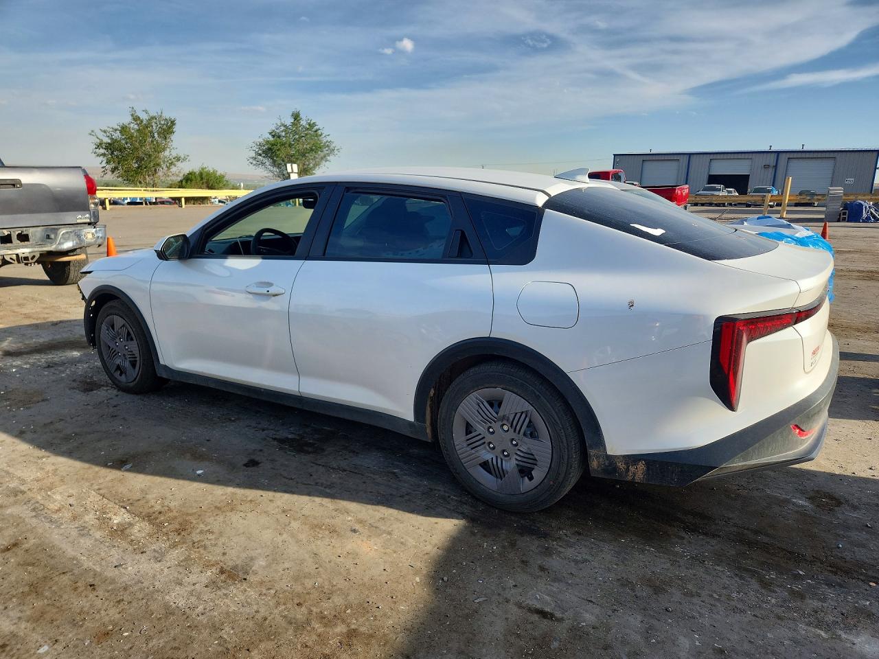 2025 Kia All other VIN 3KPFT4DE3SE072965 photo 2