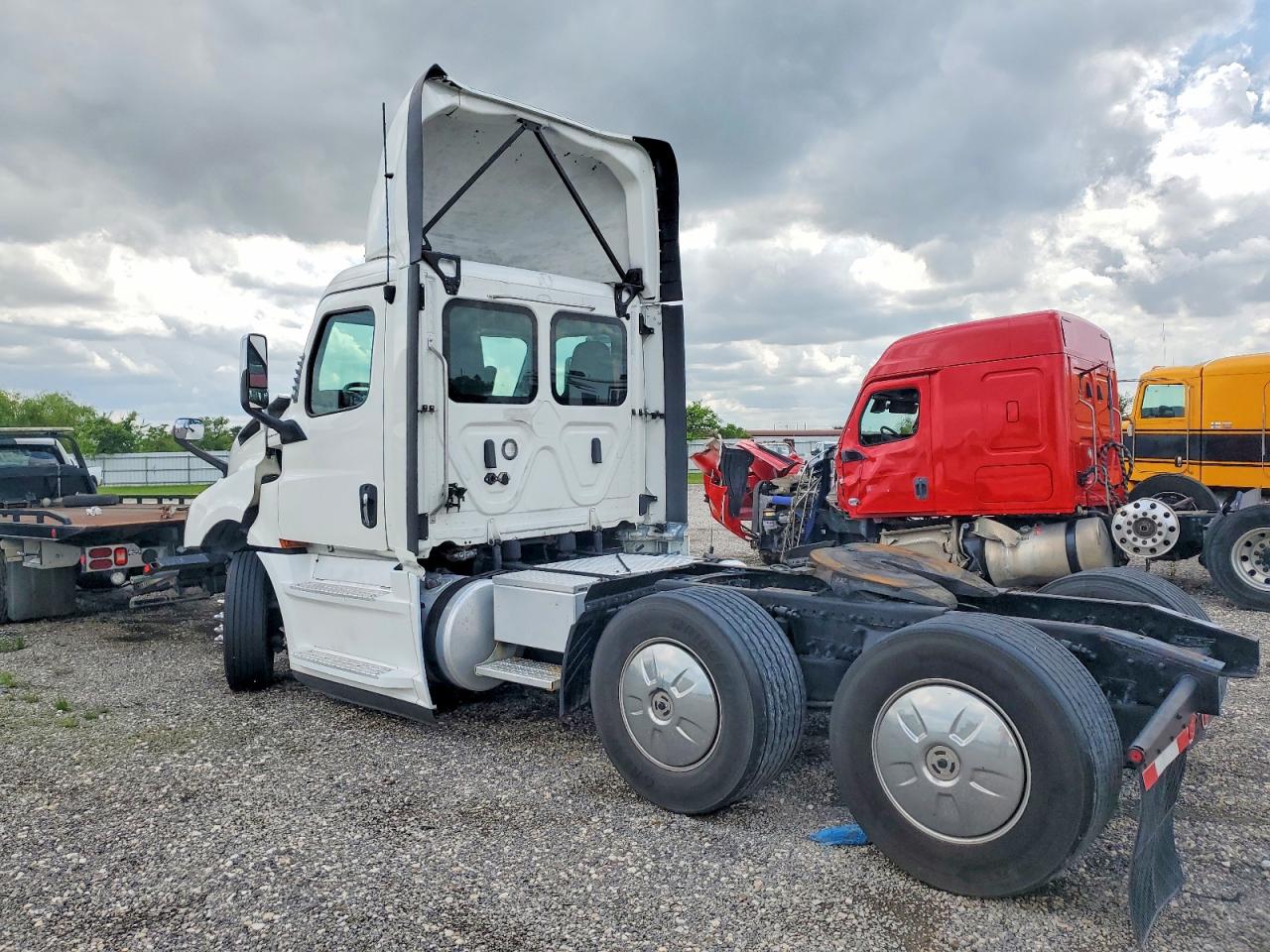 2018 FREIGHTLINER All other VIN 3AKJHLDV9JSJL6029 photo 3