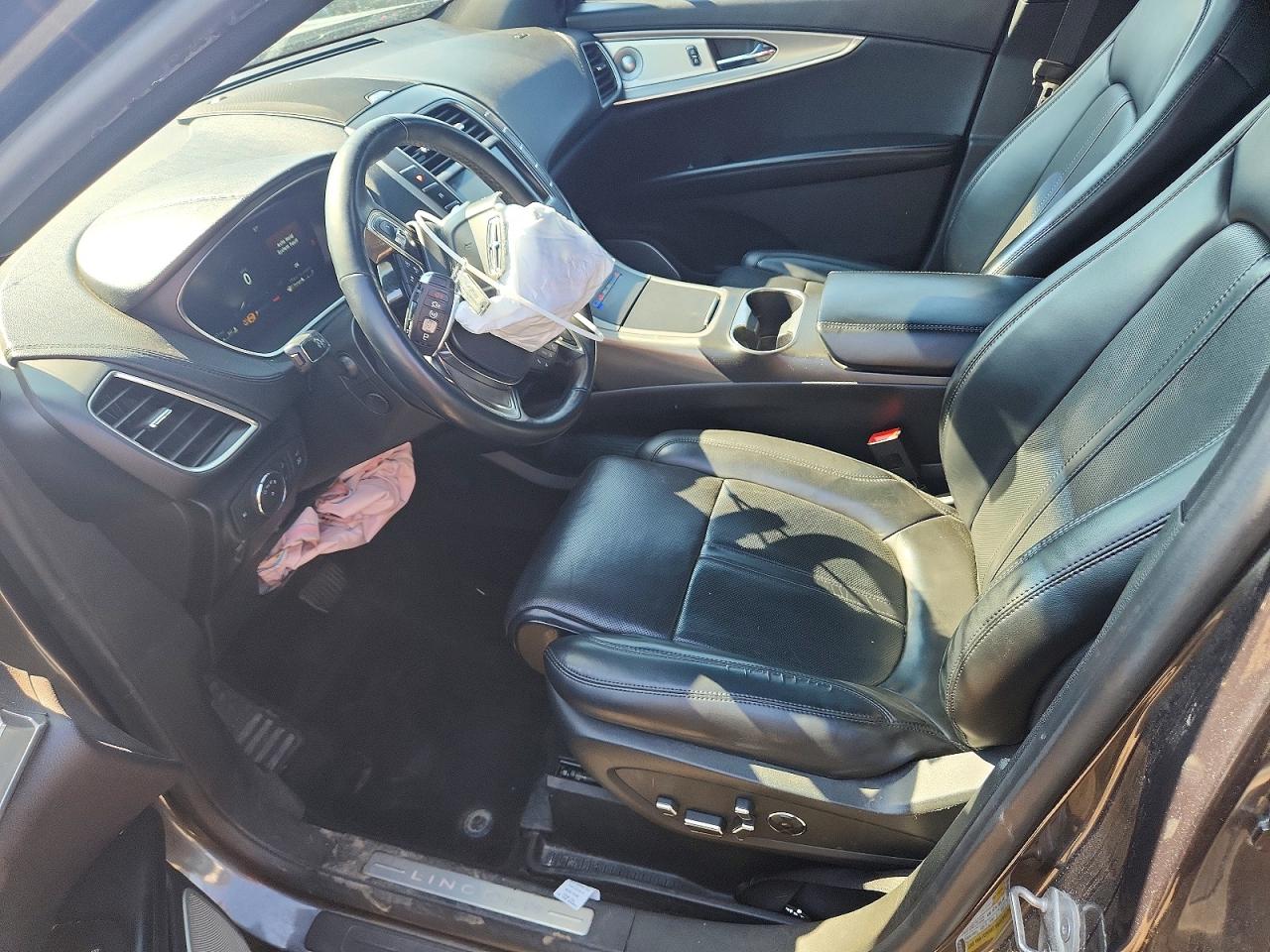 2019 Lincoln Nautilus VIN 2LMPJ8LP2KBL18352 photo 7