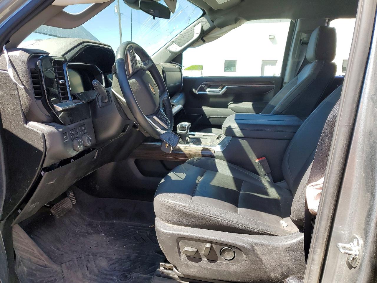 2026 Chevrolet Silverado VIN 1GCUKDE81TZ159658 photo 7