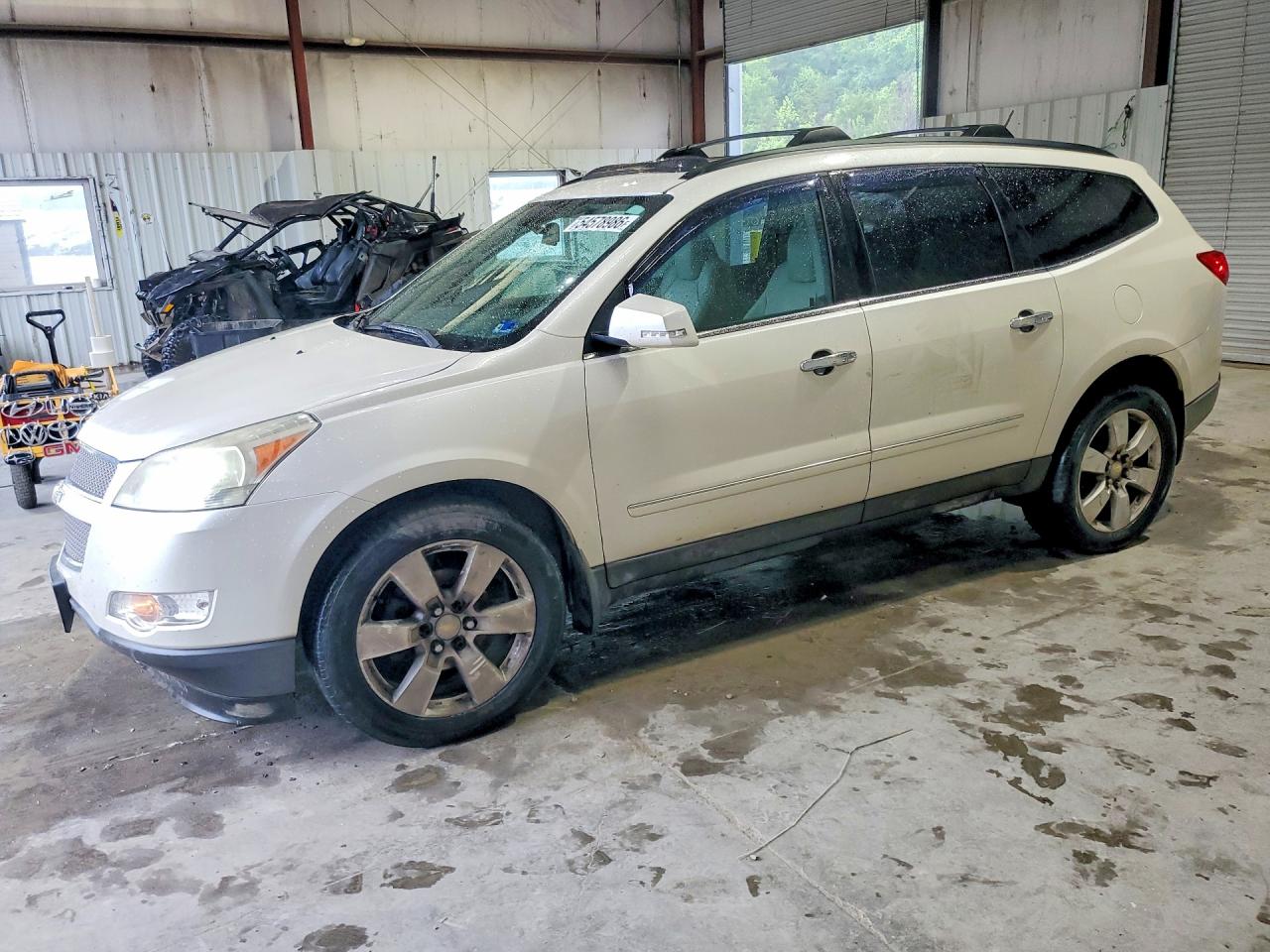 2011 Chevrolet Traverse VIN 1GNKVLED3BJ204867 photo 1