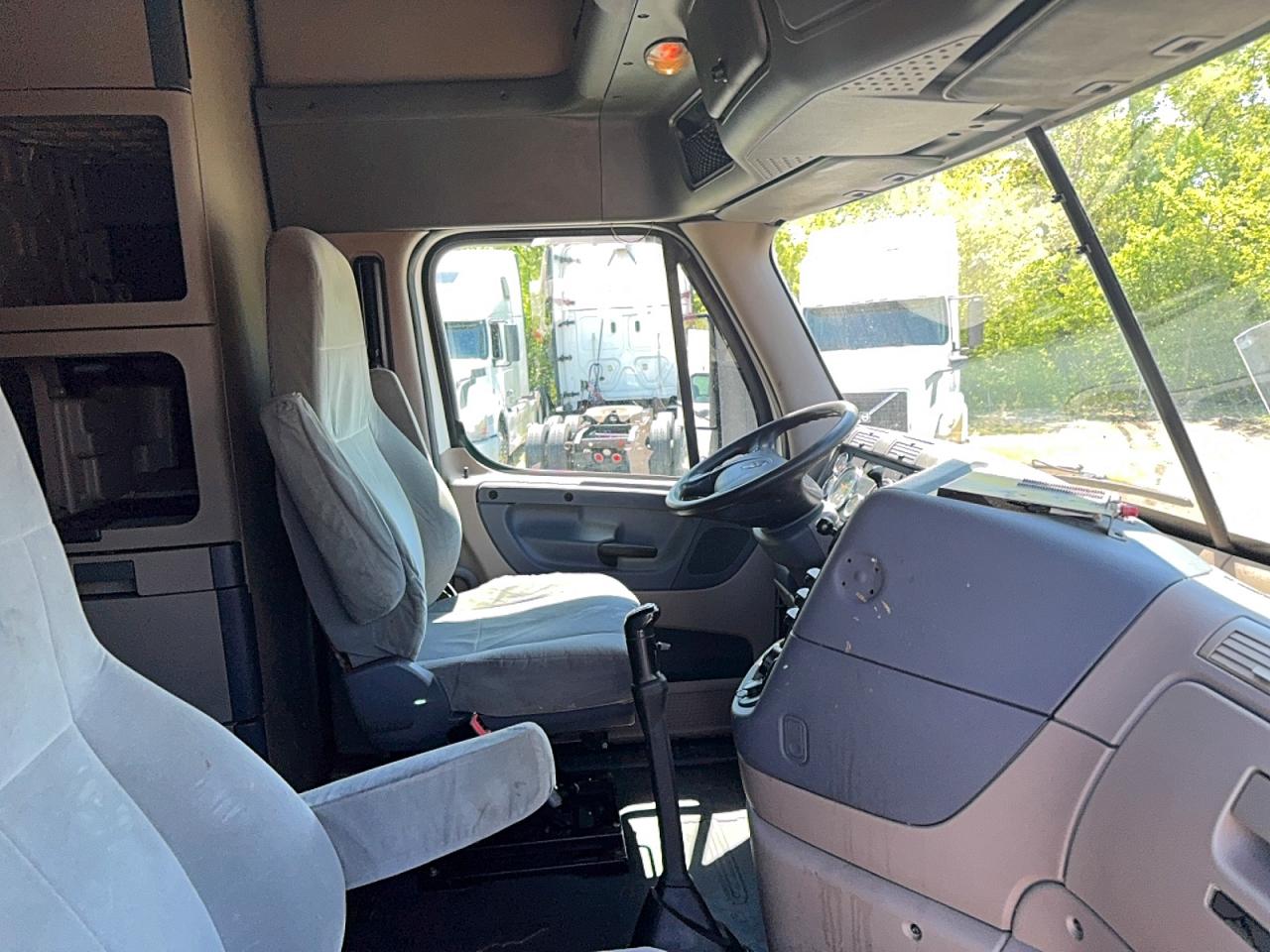 2015 FREIGHTLINER All other VIN 3AKJGLD56FSGF3152 photo 5