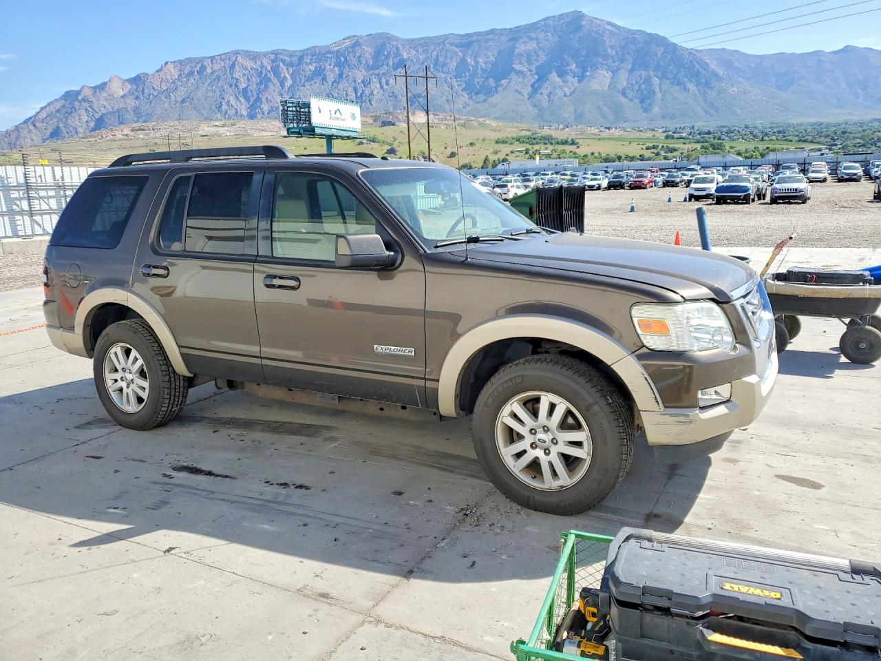 2008 Ford Explorer VIN 1FMEU74E08UB35276 photo 4