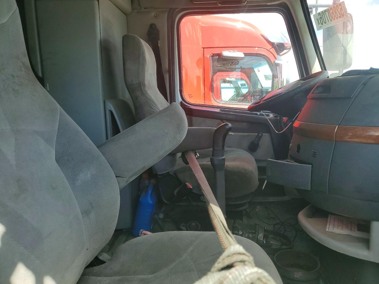 2005 VOLVO Vn VIN 4V4NC9GH65N390260 photo 6