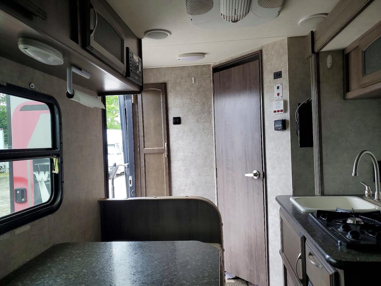 2017 WINNEBAGO M-170s VIN 54CTW1H29H3032009 photo 7