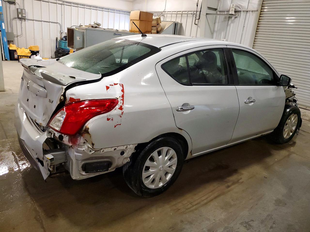 2019 NISSAN Versa VIN 3N1CN7AP7KL876902 photo 3