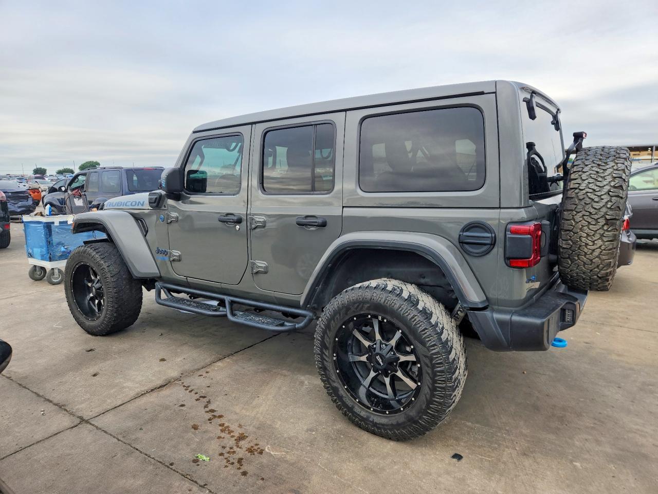 2021 Jeep Wrangler / VIN 1C4JJXR62MW643096 photo 2