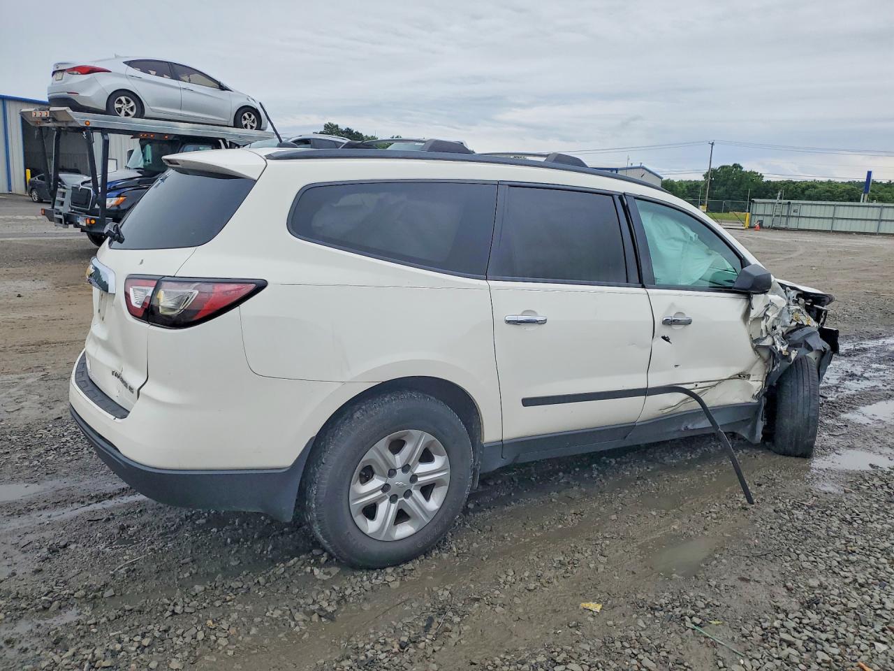2015 Chevrolet Traverse VIN 1GNKRFKDXFJ315836 photo 3