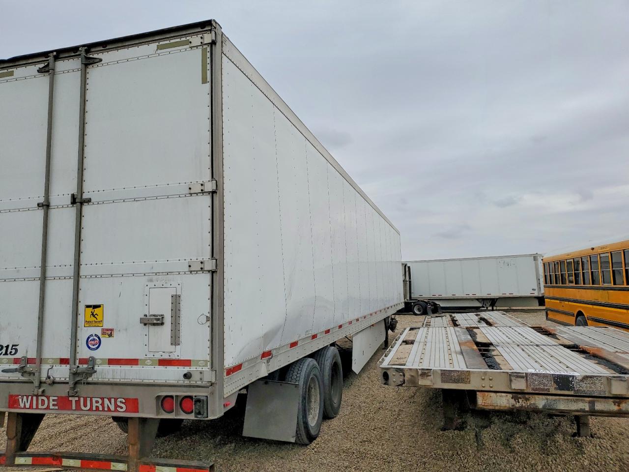 2015 UTILITY Utility tr VIN 1UYVS2538FM148902 photo 4
