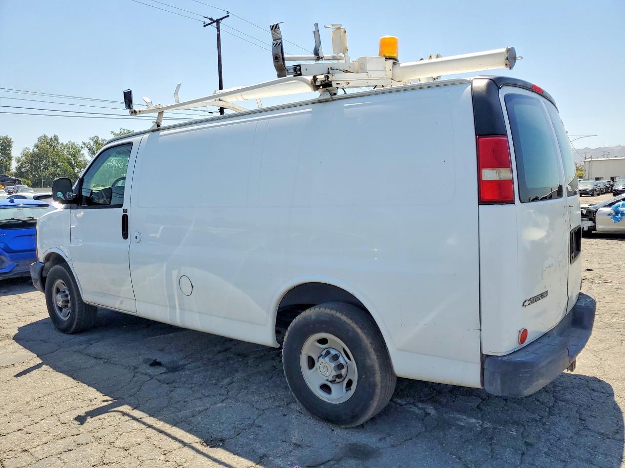 2007 CHEV Express VIN 1GCGG25V271223770 photo 2