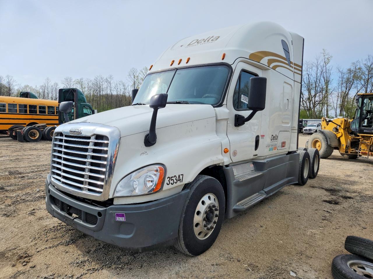 2018 FREIGHTLINER All other VIN 3AKJGLDR4JSJK5347 photo 2