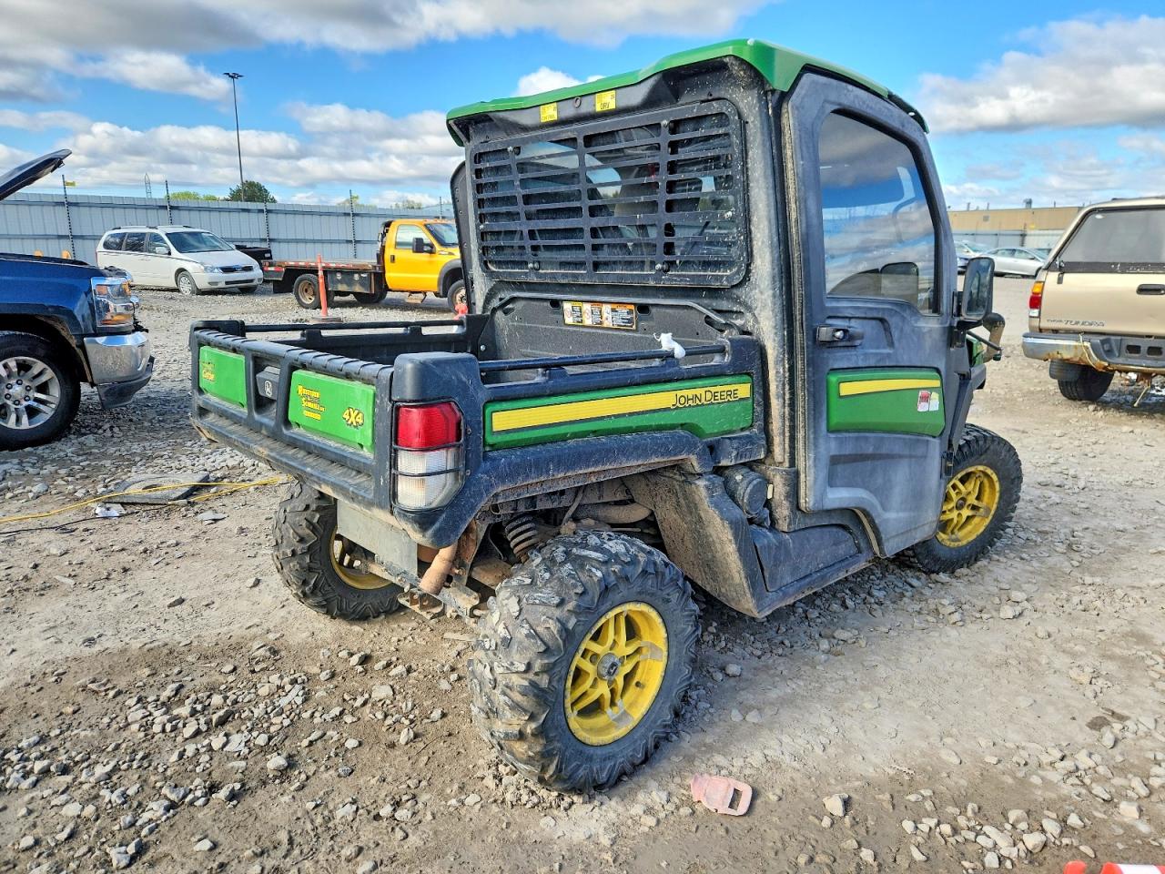 2018 JOHN Xuv835r VIN 1M0835RAJJM011693 photo 4