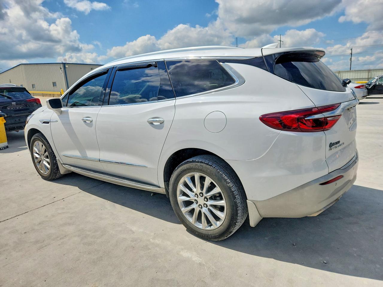 2020 Buick Enclave VIN 5GAERCKW5LJ229983 photo 2