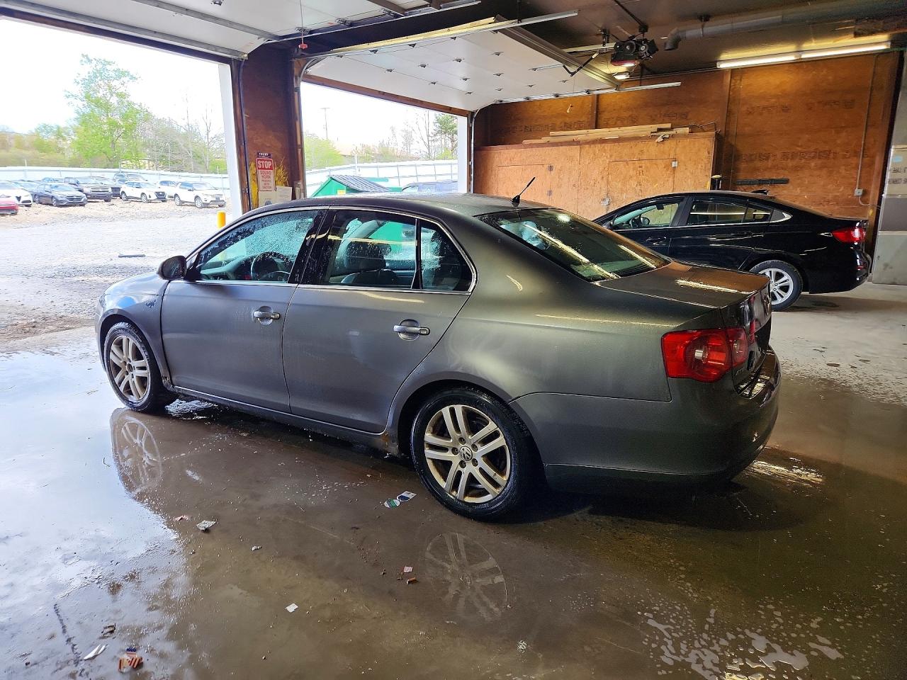 2007 Volkswagen Jetta VIN 3VWEF71K07M065786 photo 2