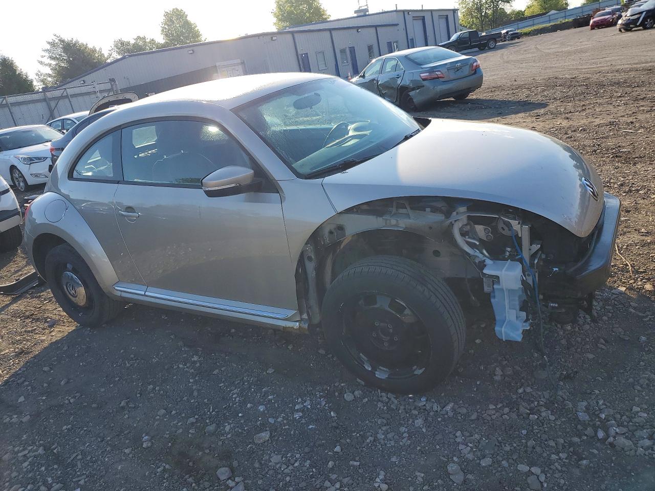 2013 Volkswagen Beetle VIN 3VWJP7AT0DM606559 photo 4