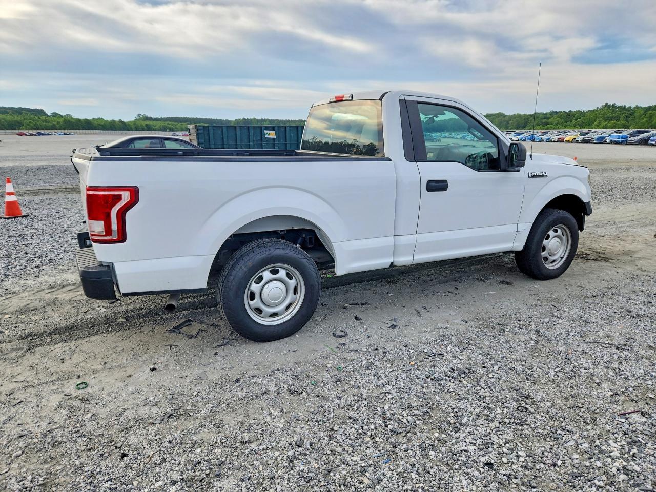 2016 Ford F150 VIN 1FTMF1C83GFA96365 photo 3