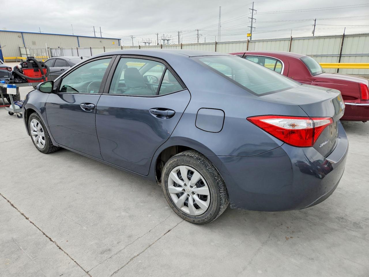 2016 TOYOTA Corolla VIN 5YFBURHE2GP413264 photo 2