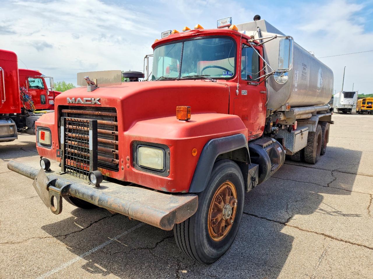 1991 MACK All other VIN 1M2P264C2MM009213 photo 2