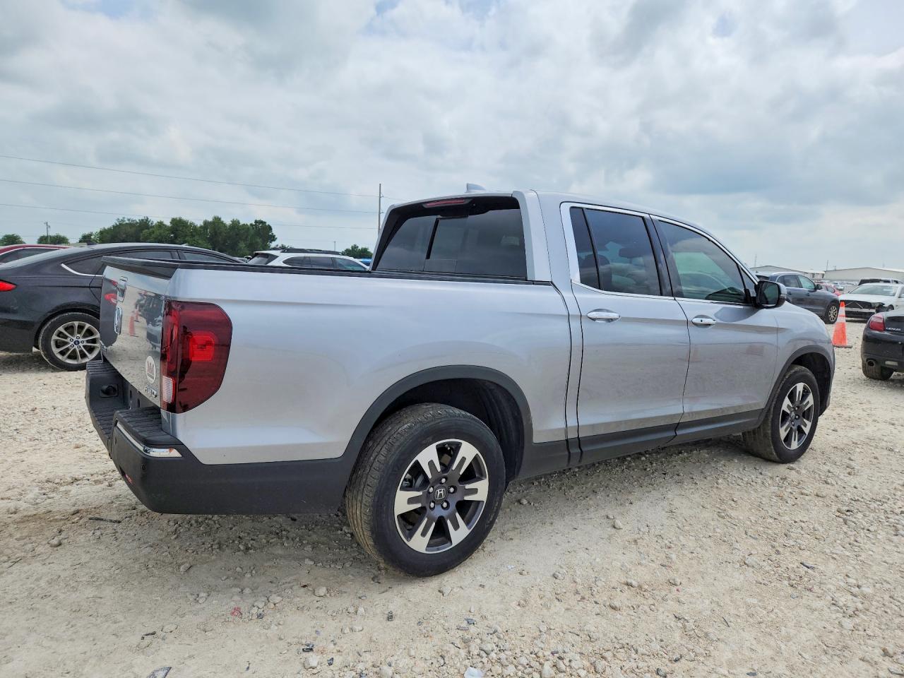2019 Ridgeline VIN 5FPYK3F71KB029120 photo 3