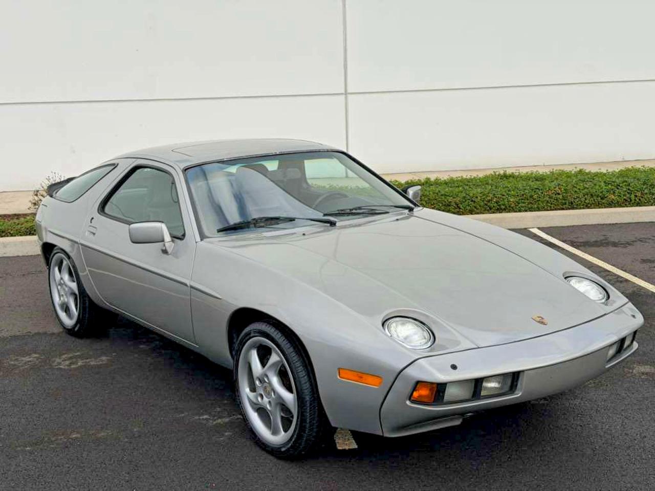 1982 Porsche 928 VIN WP0JA092XCS820309 photo 1