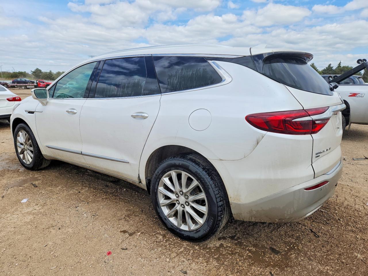 2020 Buick Enclave VIN 5GAEVBKW0LJ254053 photo 2
