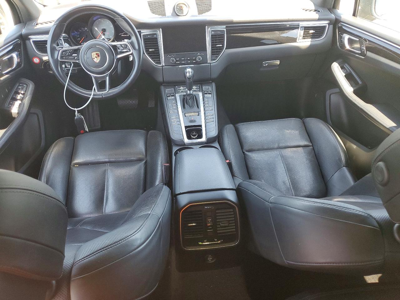 2017 Porsche Macan VIN WP1AB2A5XHLB19753 photo 8