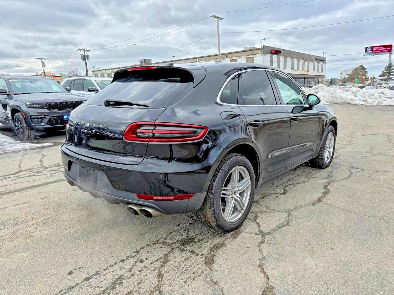 2017 Macan VIN WP1AB2A54HLB16167 photo 4