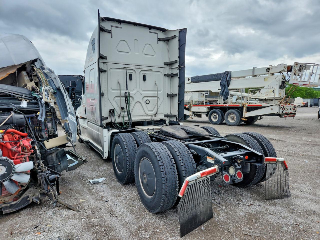 2020 FREIGHTLINER All other VIN 1FUJHHDR3LLLV5289 photo 2