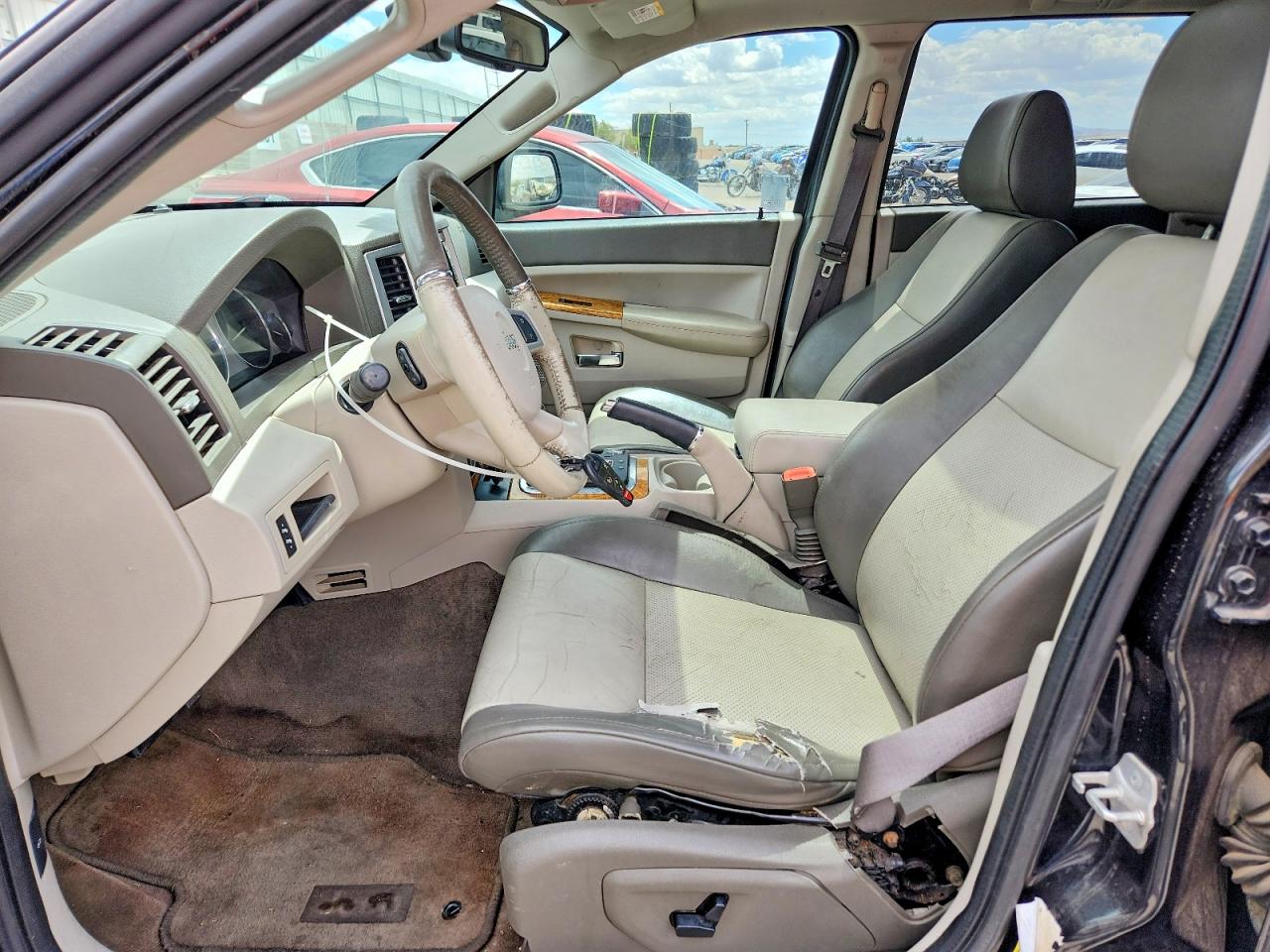 2008 Jeep Cherokee VIN 1J8HR582X8C211625 photo 7