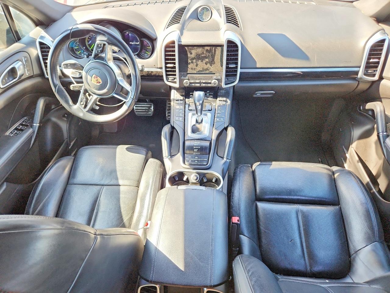2017 Porsche Cayenne VIN WP1AE2A20HLA75579 photo 8