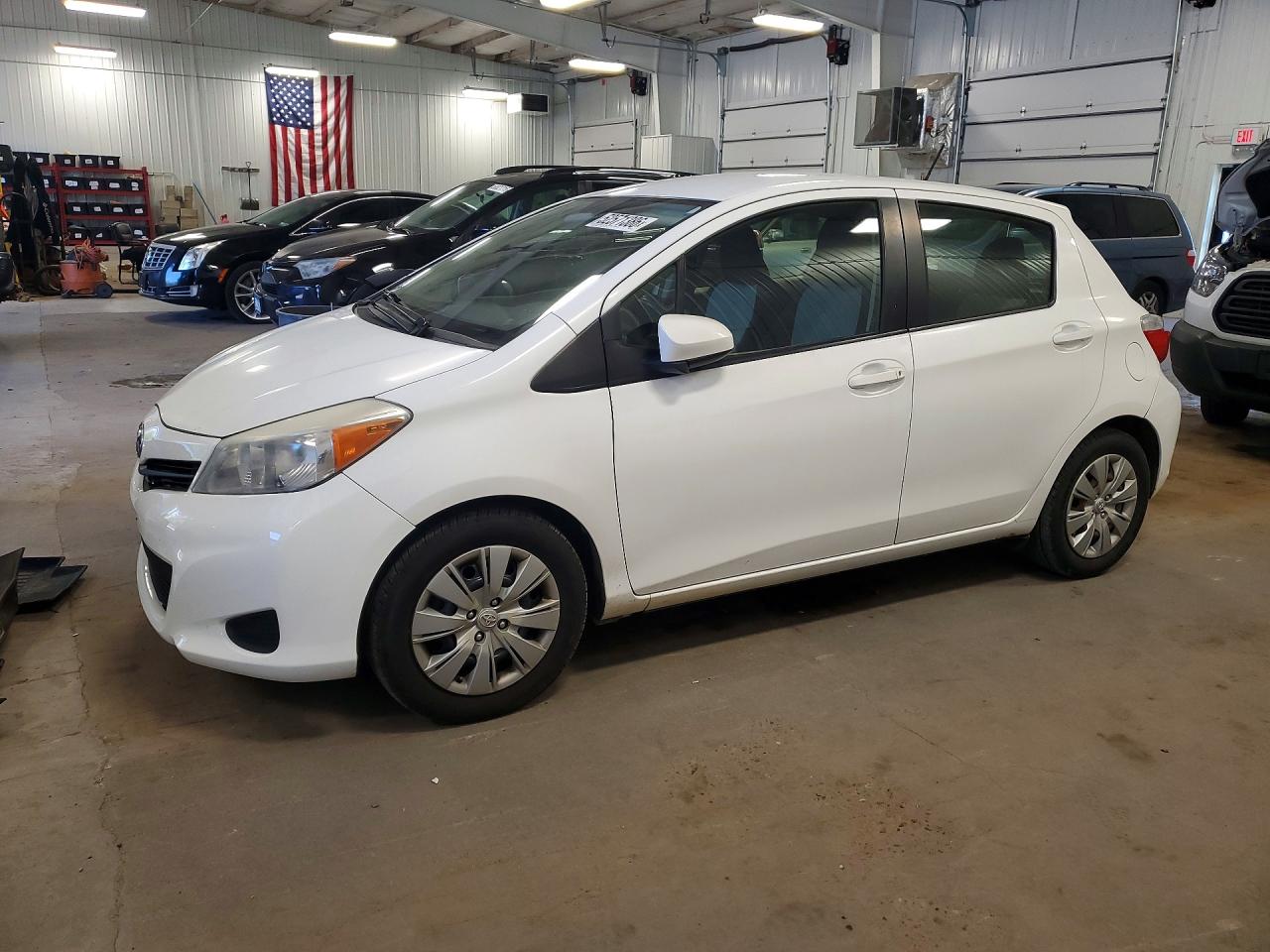 2013 Toyota Yaris VIN JTDKTUD3XDD555628 photo 1