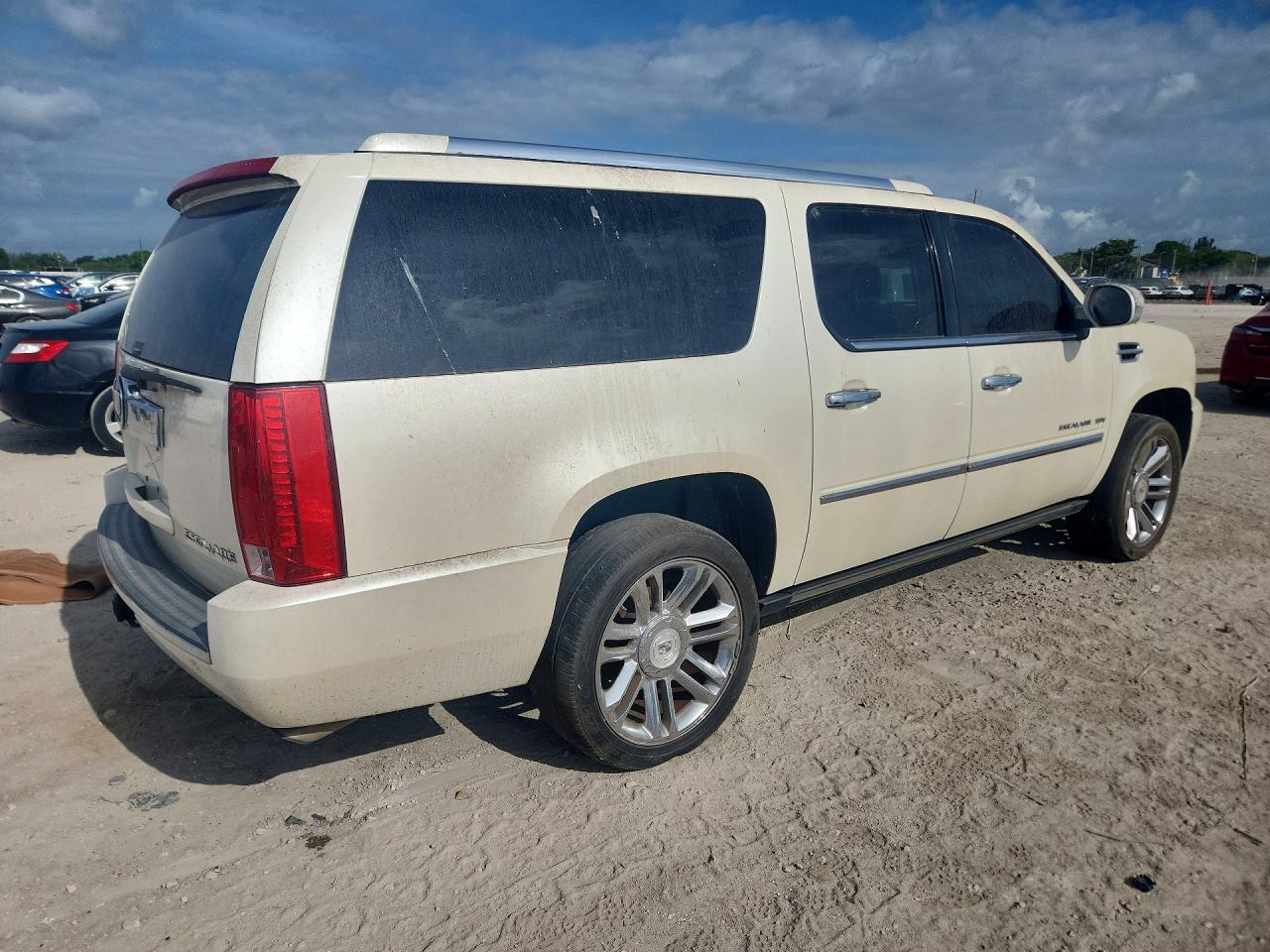 2010 CADILLAC Escalade VIN 1GYUCKEFXAR146463 photo 3