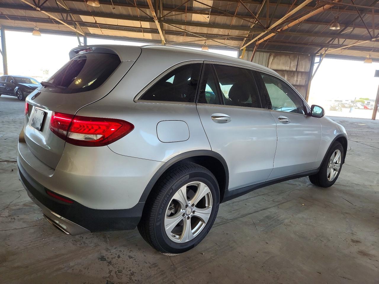 2017 Mercedes-Benz Glc class VIN WDC0G4JB0HF141074 photo 3