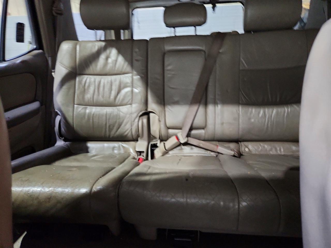 2005 Toyota Sequoia VIN 5TDBT44A55S256973 photo 10