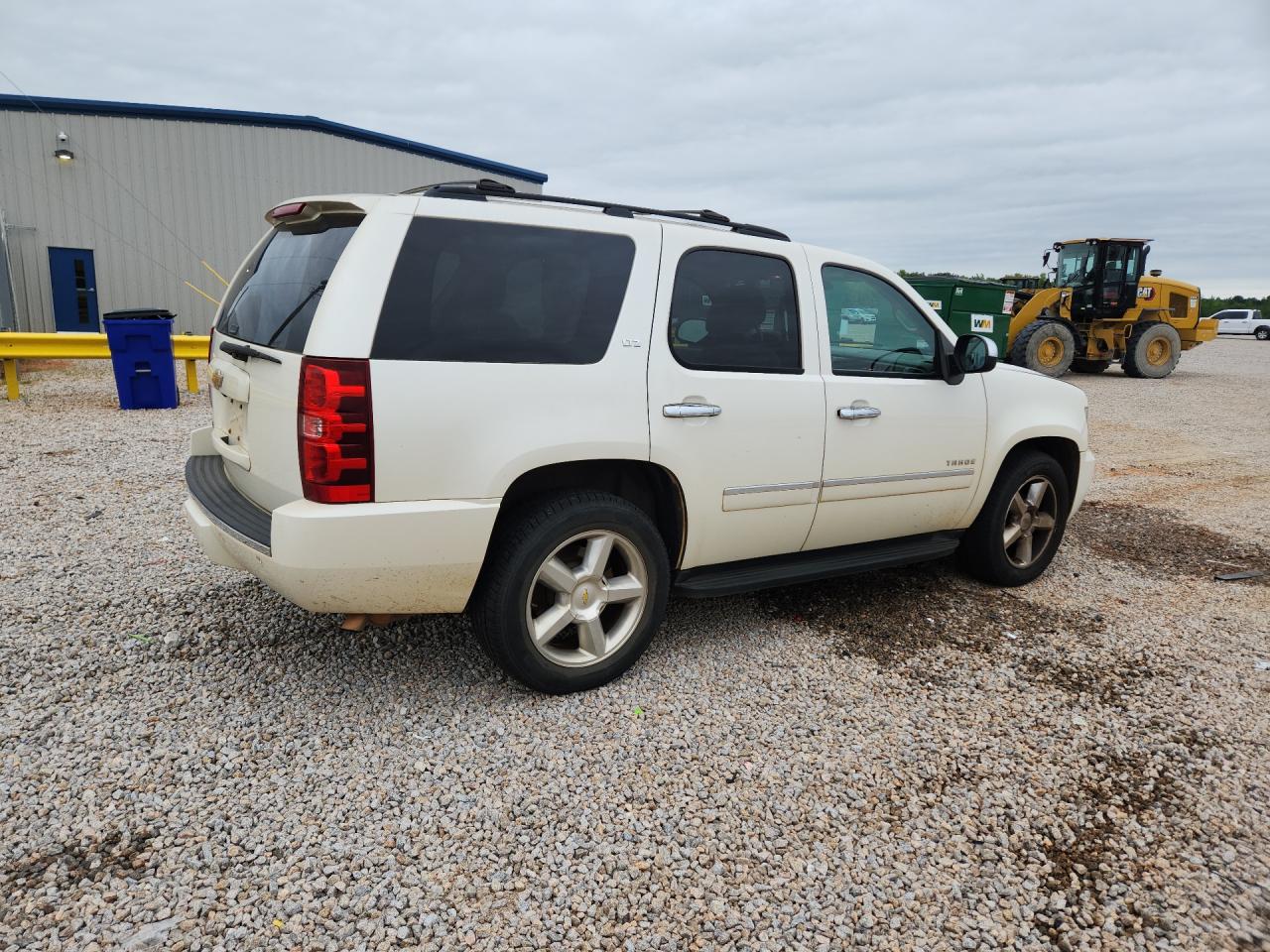 2014 Chevrolet Tahoe VIN 1GNSCCE05ER168544 photo 3